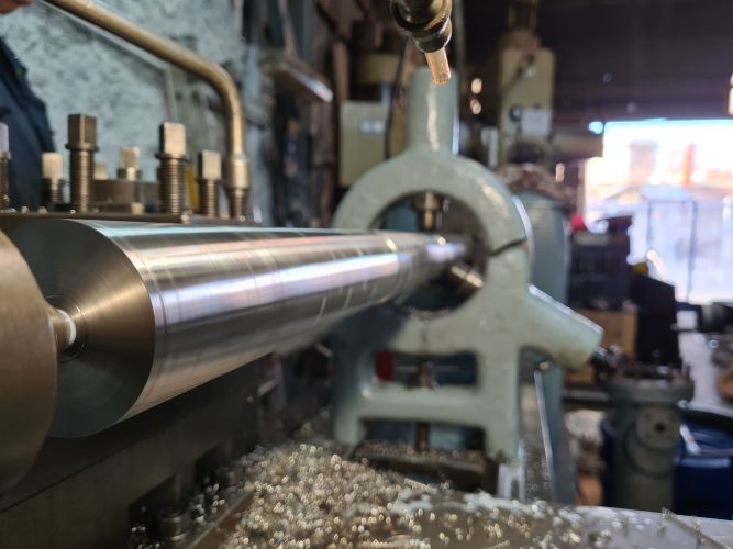 Central shaft manufacturing