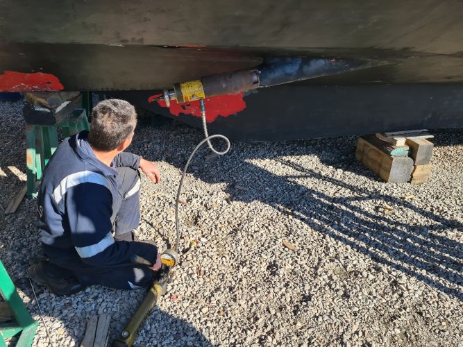 Επισκευή συστήματος πρόωσης yacht