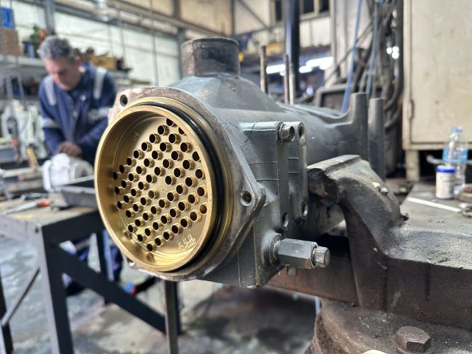 Καθαρισμός και επισκευή ψυγείου αέρος Yanmar 6LP